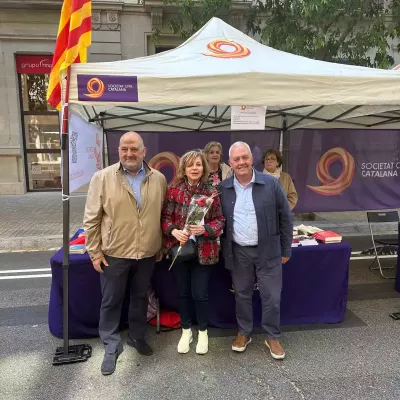 Sant Jordi 26 con escritores de Esplugues